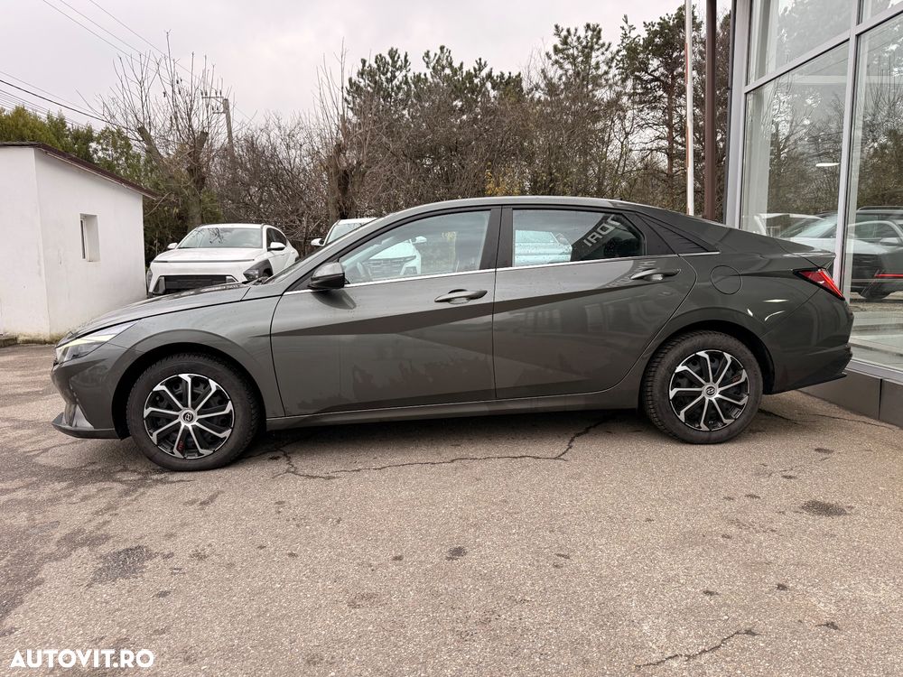 Hyundai Elantra 1.6 l 123 CP 6MT Highway - 4