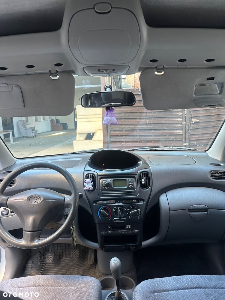 Toyota Yaris Verso - 21