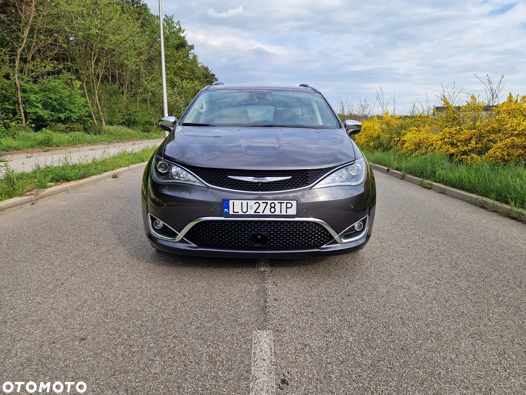 Chrysler Pacifica - 12