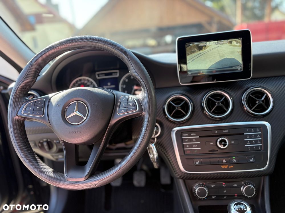 Mercedes-Benz GLA - 22