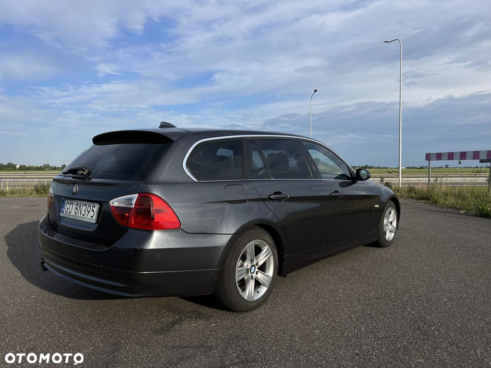 BMW Seria 3 325i - 2