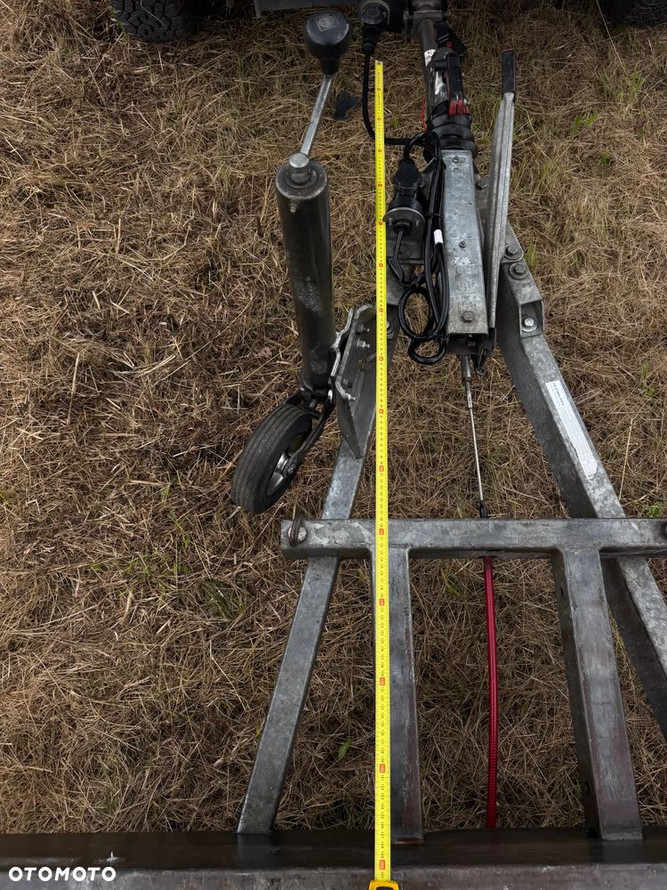 Inny Przyczepa Dwuosiowa Ciężarowa-LAWETA Do Koparek Maszyn Budowlanych. HULCO TERRAX-2 3001-LK.  NAJAZD Pełny Klapa z Bardzo mocnej konstrukcji. Lekki system otwierania najazdu jedną ręką! DMC 3000Kg! Jest To Laweta marki PREMIUM. Dwie ośie hamujące! Pełny ocynk. HULCO to Francuski Producent największy w Europie! Potężna jakość wykonania! Okazja Tanio. Laweta sprowadzona z Norwegii. Zero zużycia jak nówka sztuka! OKAZJA - 36