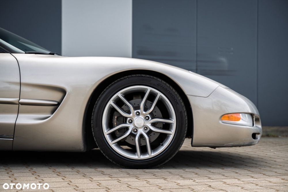 Chevrolet Corvette - 19