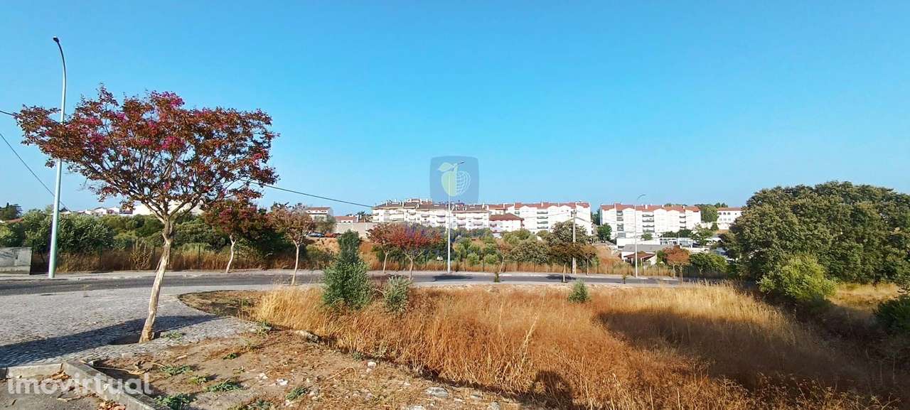 Lote de terreno urbano com 396 m2 no centro de Alcanena - Grande imagem: 3/15