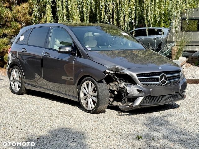 Mercedes-Benz Klasa B 200 7G-DCT AMG Line - 17