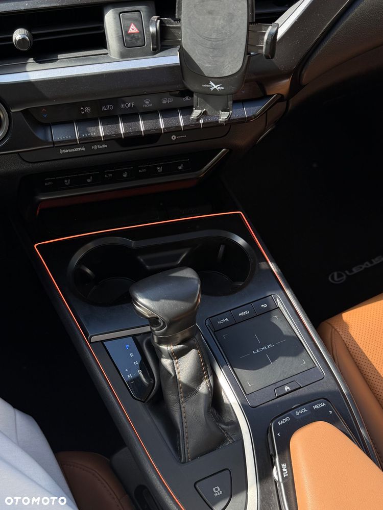 Lexus UX - 11