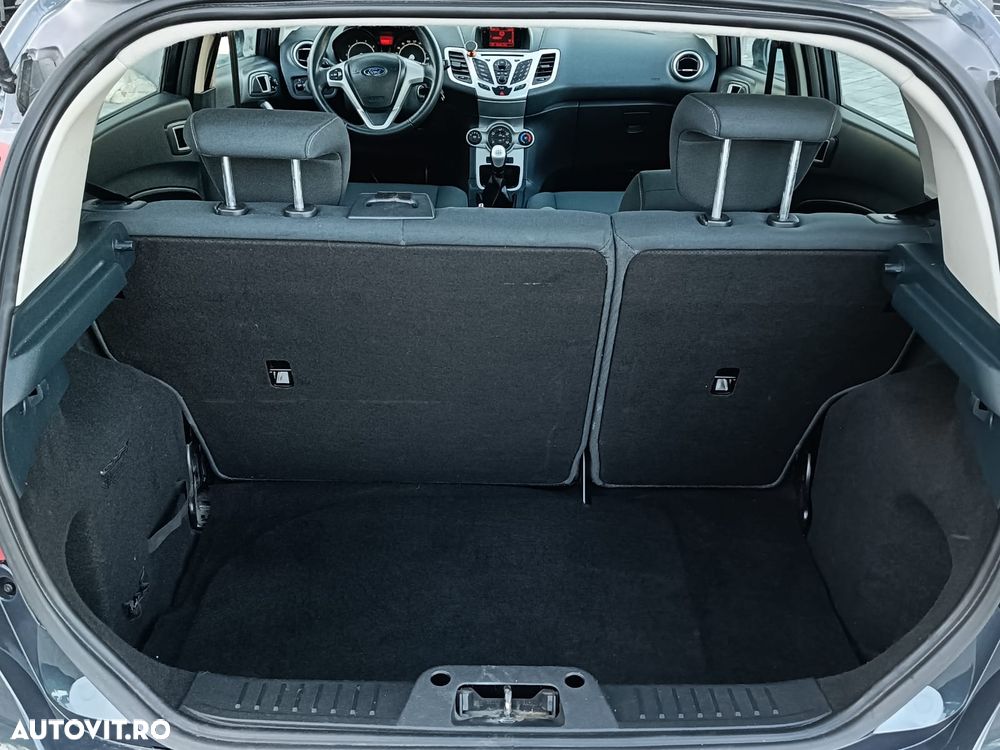 Ford Fiesta 1.25i Ghia - 10