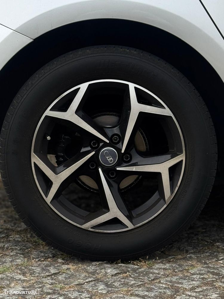 Audi A1 Sportback 1.6 TDI S line Sport Pack - 4