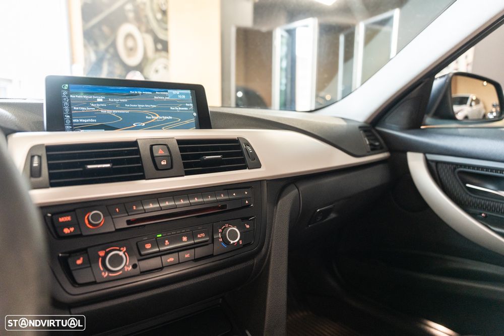 BMW 318 d Aut. Sport Line - 16