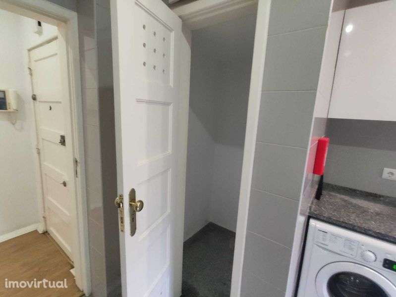 Alvalade T4 bem localizado - Grande imagem: 3/12