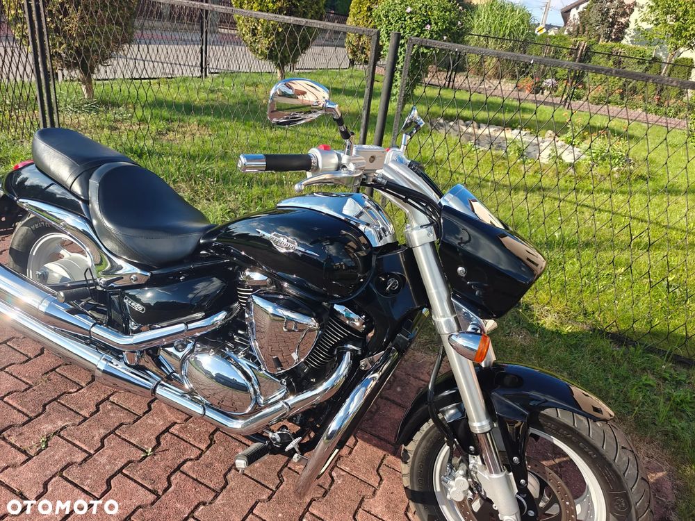 Suzuki Intruder - 4