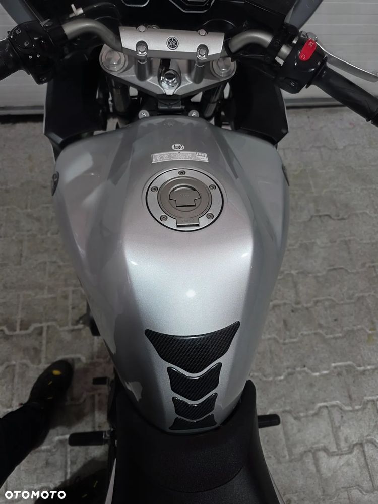 Yamaha FZ - 27
