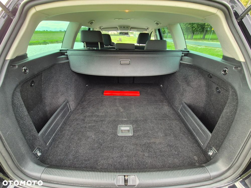 Volkswagen Passat 2.0 TDI DPF BlueMotion Technology Comfortline - 15