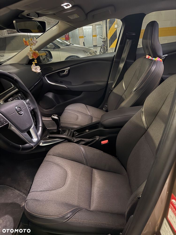 Volvo V40 Cross Country - 6