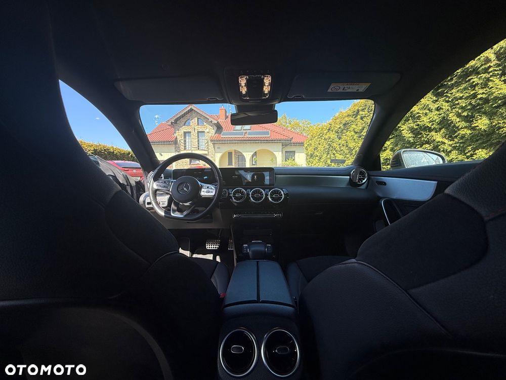 Mercedes-Benz CLA 180 AMG Line 7G-DCT - 17