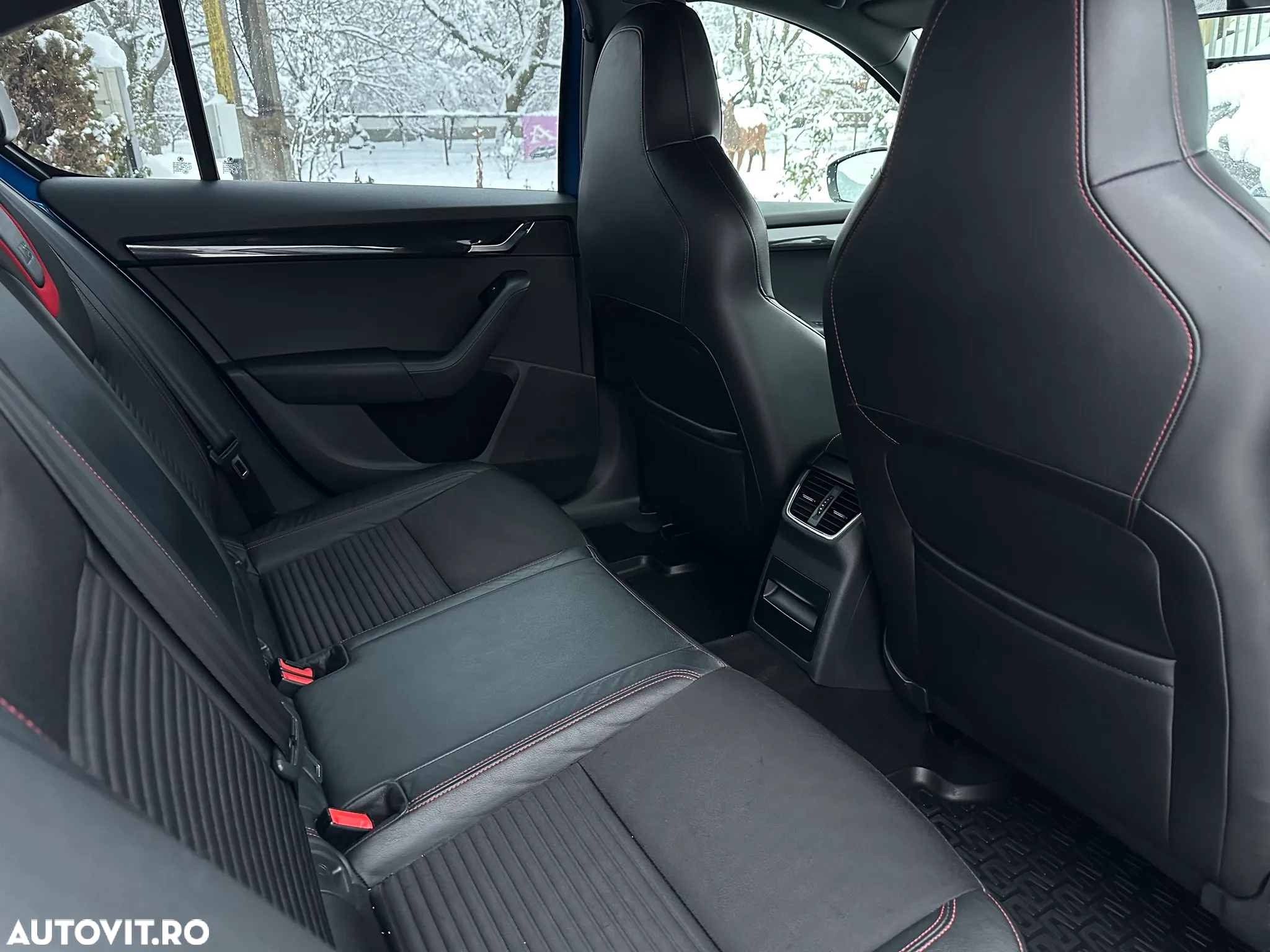 Skoda Octavia 2.0 TDI DSG RS - 24