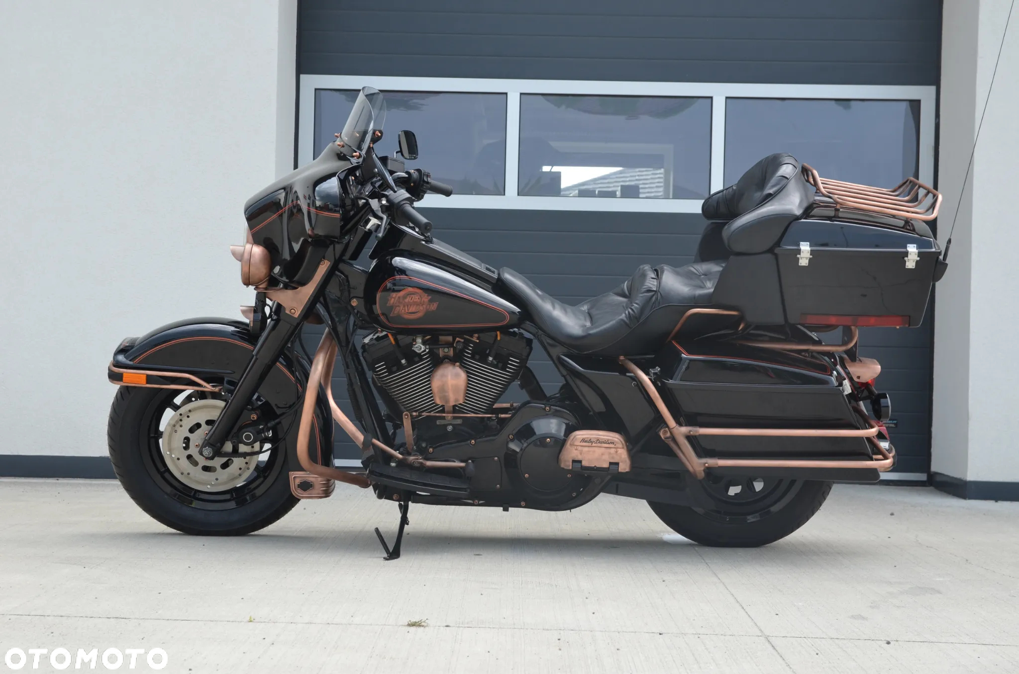 Harley-Davidson FLH Electra Glide - 2