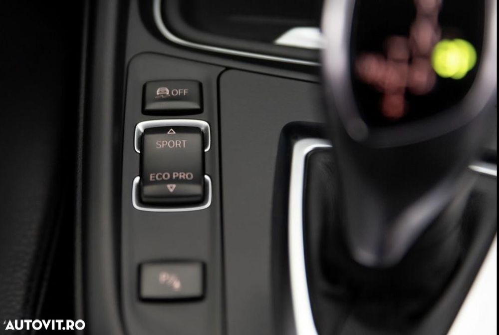 BMW Seria 3 320d Aut. Luxury Line - 17