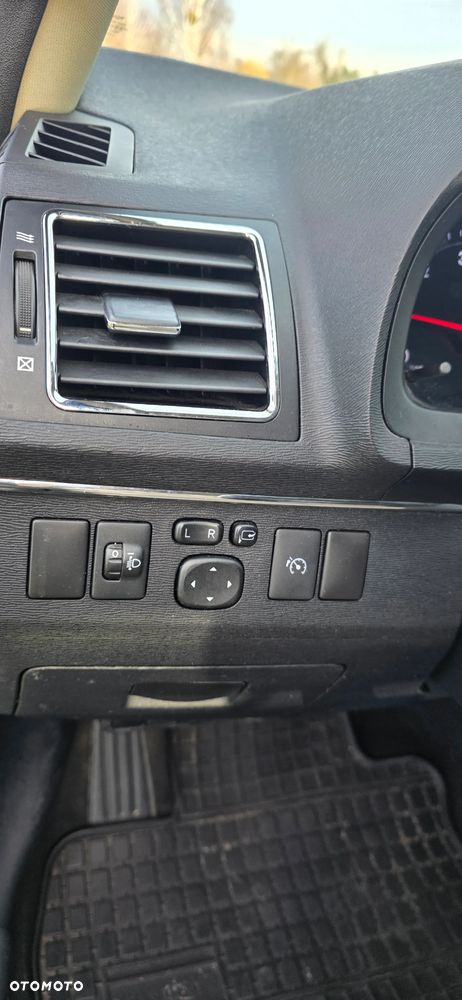 Toyota Avensis 2.0 D-4D Premium - 17