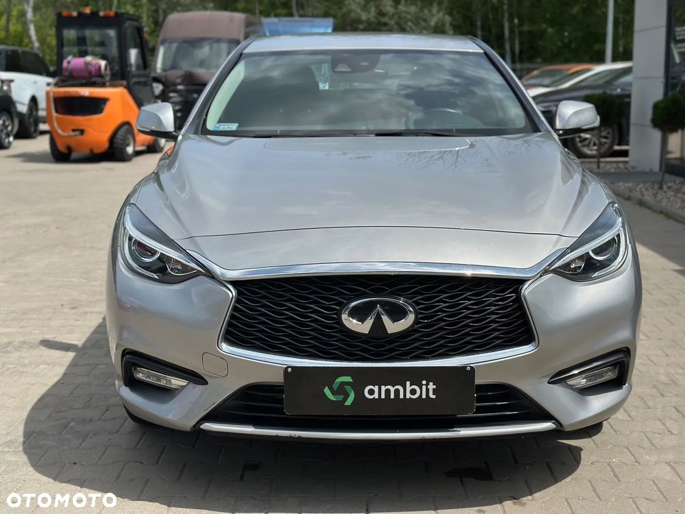 Infiniti Q30 - 2