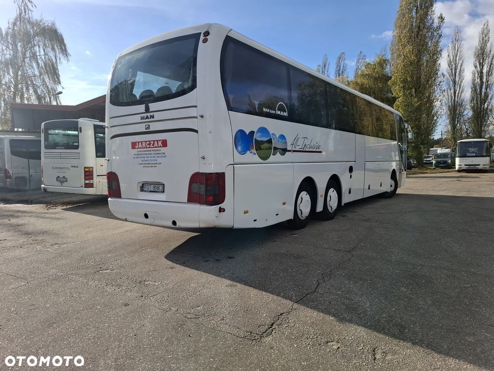 MAN LION'S COACH - 15