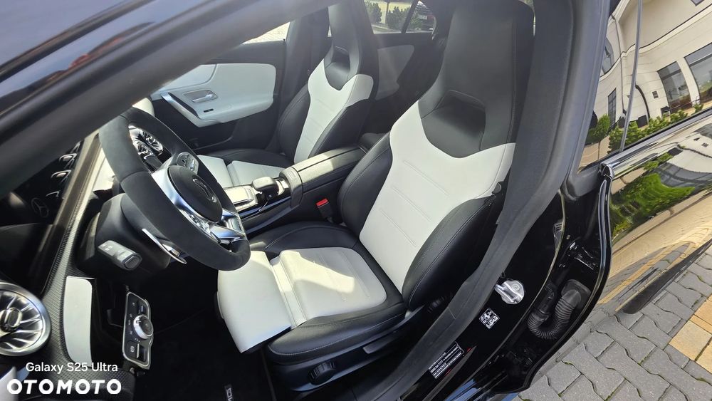 Mercedes-Benz CLA AMG 35 4Matic B AMG Speedshift 7G-DCT - 22