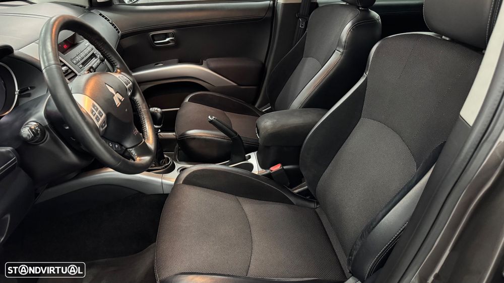 Mitsubishi Outlander 2.2 DI-D Instyle 4WD - 25