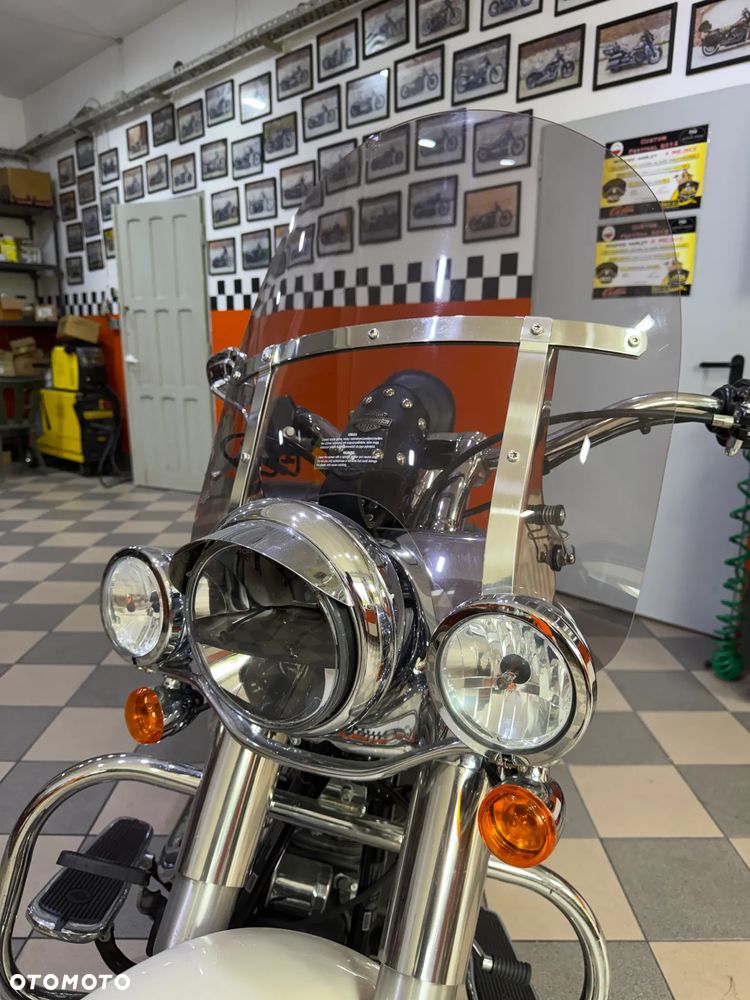 Harley-Davidson Softail Deluxe - 17