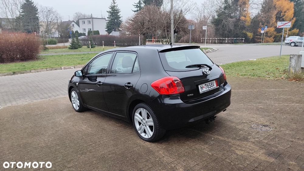 Toyota Auris 2.2 D-4D D-CAT - 18