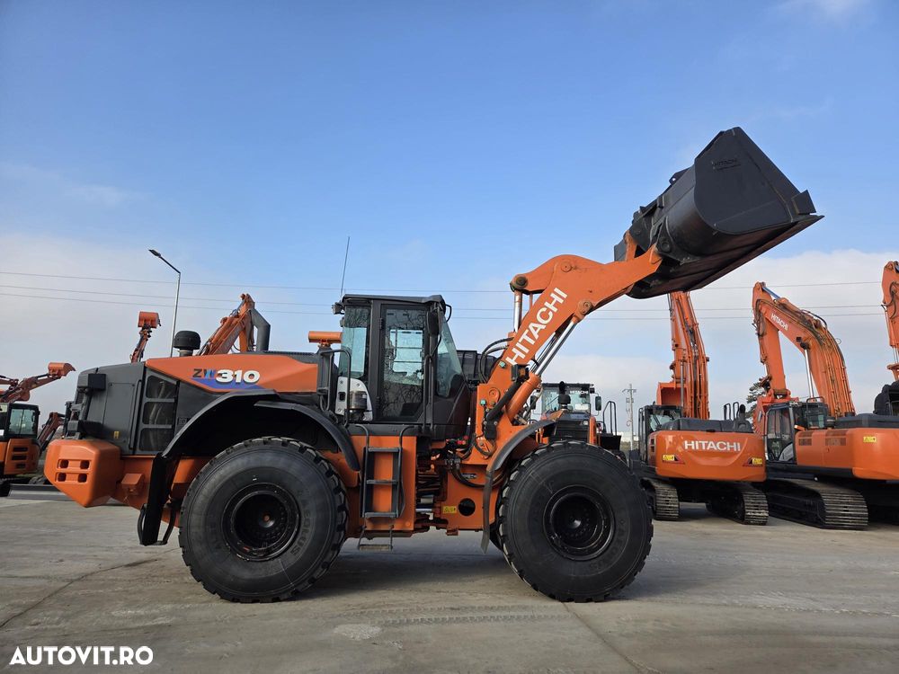 Hitachi Cupa 5mc, 28tone, ANVELOPE NOI, VIRARE prin JOYSTICk, Gresare automata, Inaltiime basculare cupa 4,3m, Lama noua la cupa, produs in JAPONIA, camera luat vederi spate, posibilitate leasing, motor 282 CP, STARE BUNA, PROMOTIE 86.900 EUR+tva - 15