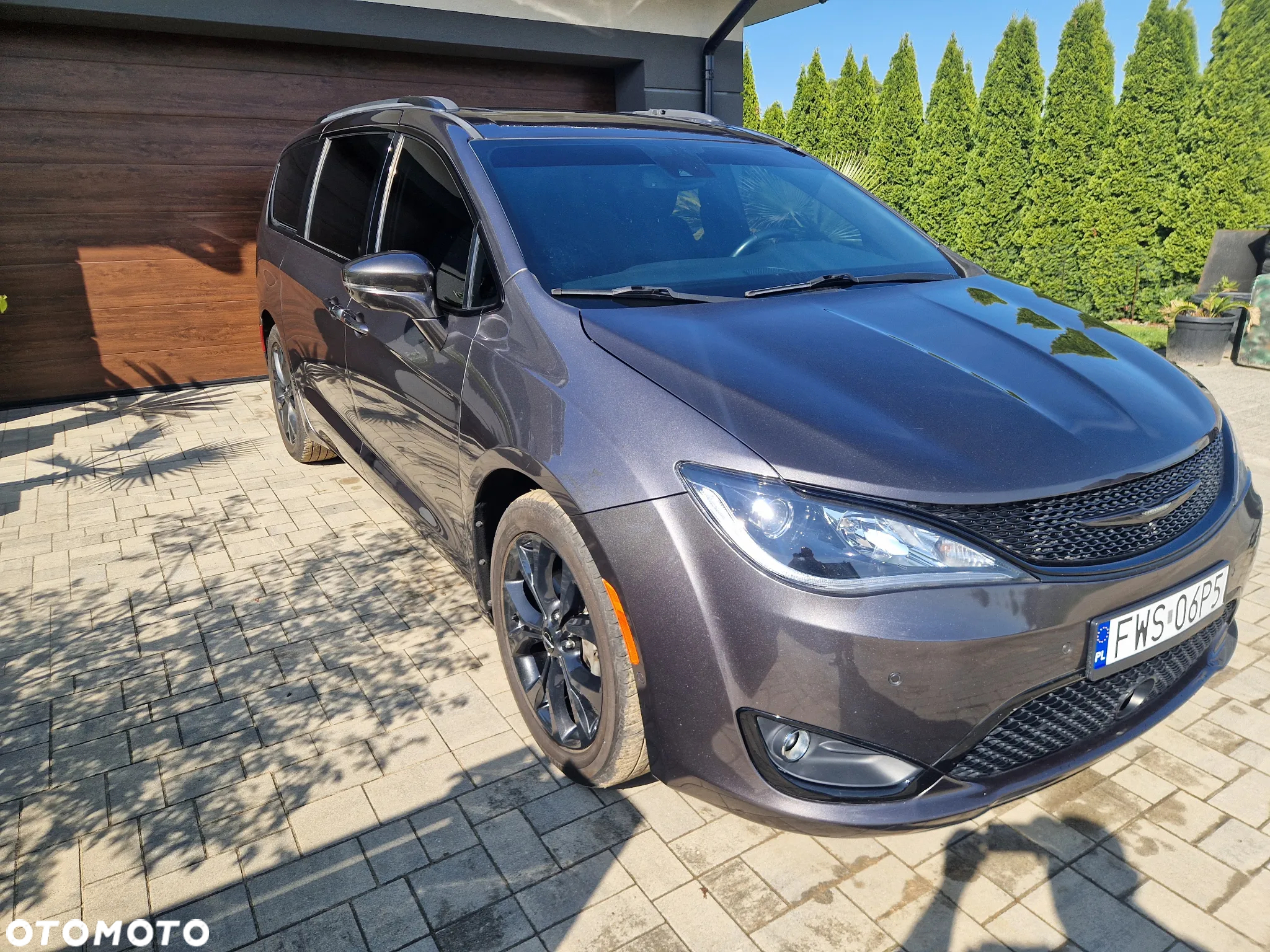 Chrysler Pacifica - 2