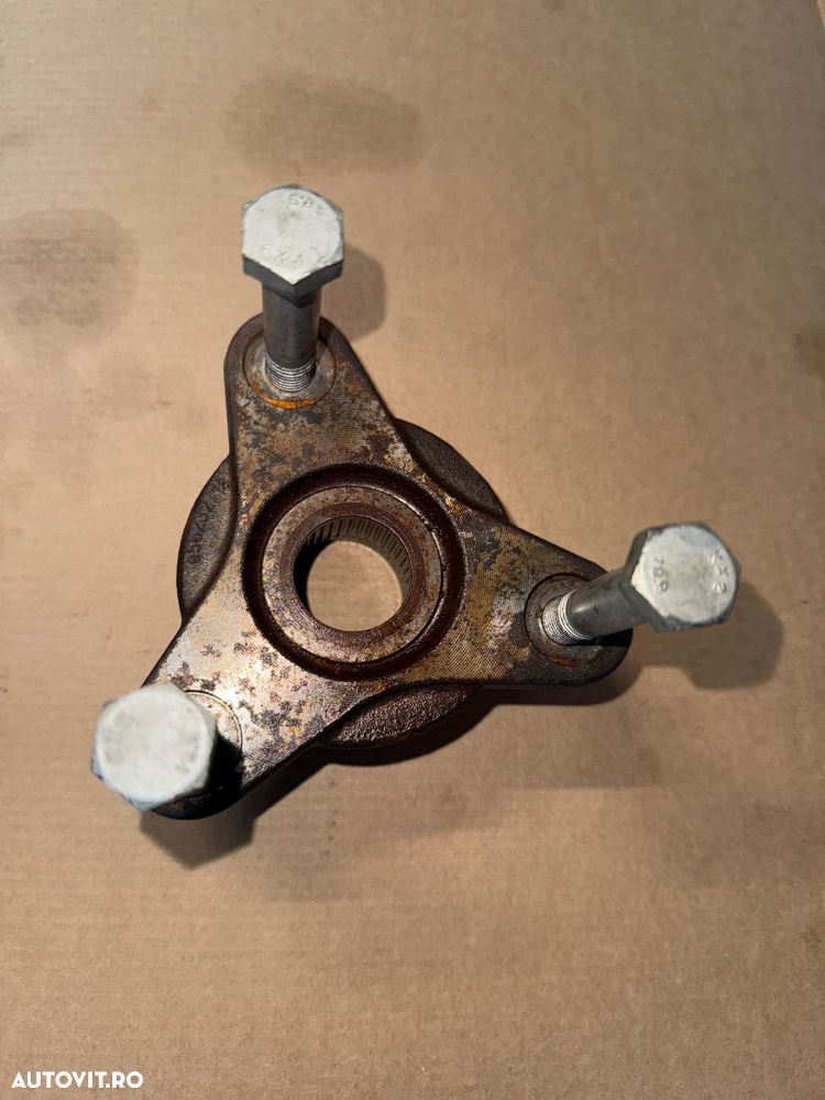 Vând flanșă metalică de la cutia de transfer către cardanul de spate BMW xDrive (4x4) Bmw f30 f25 f01 g11 etc