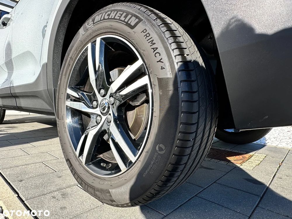 Volvo XC 40 B3 Plus Dark - 12