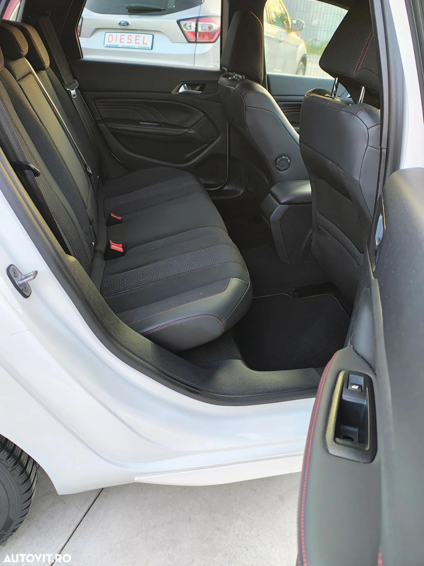 Peugeot 308 PureTech 130 EAT8 GT - 13