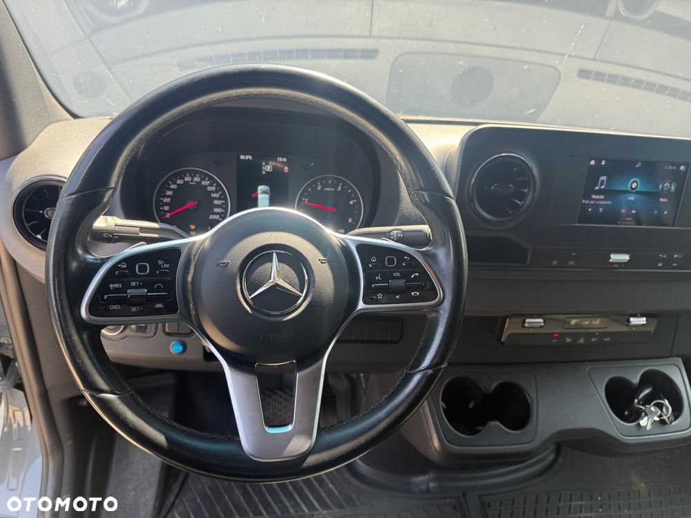 Mercedes-Benz Sprinter - 11