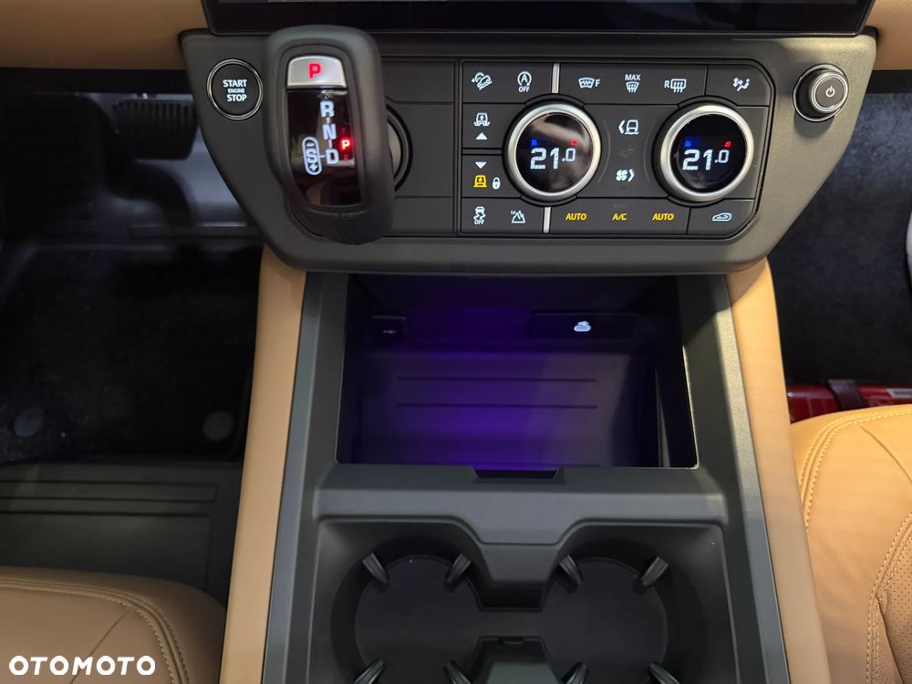 Land Rover Defender - 10