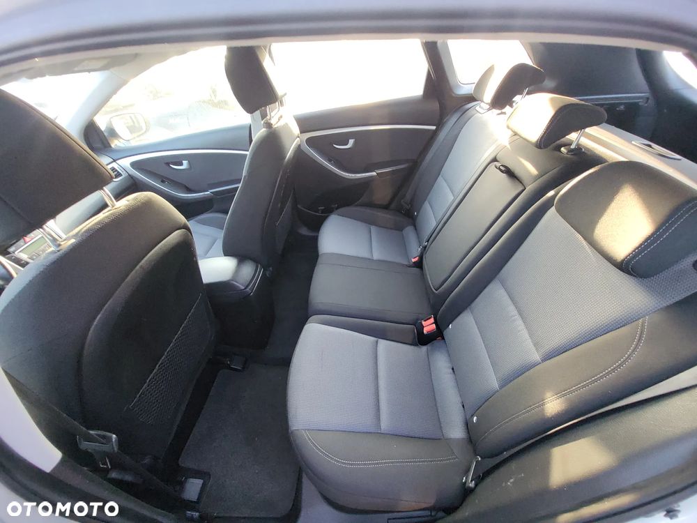 Hyundai i30 blue Kombi 1.6 CRDi Premium - 20