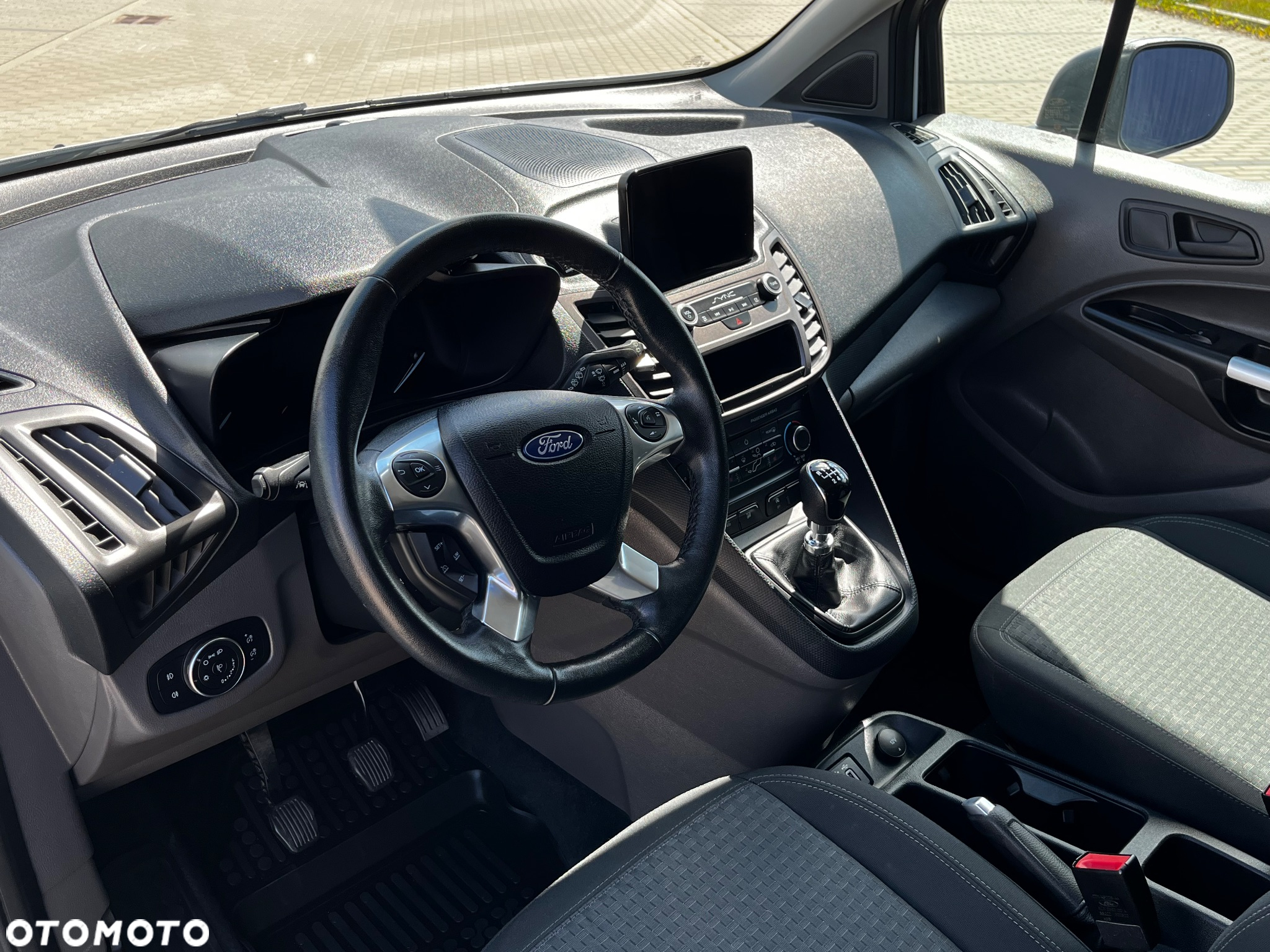 Ford Tourneo Connect - 12