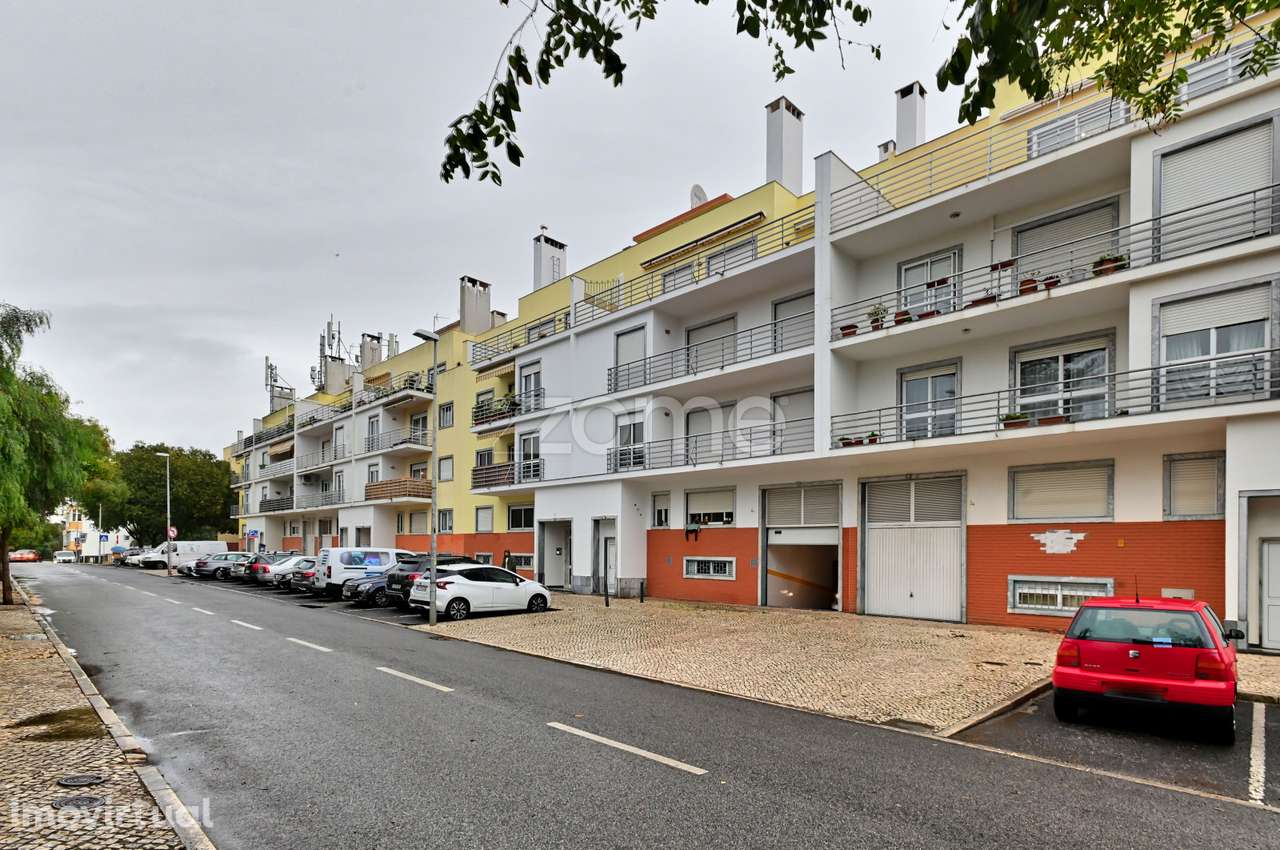 T2 com Sotão e duas Garagens, em Oeiras - Grande imagem: 2/29