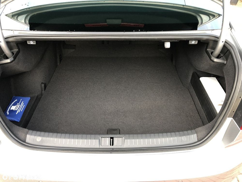 Volkswagen Passat 2.0 TDI BMT Highline - 31