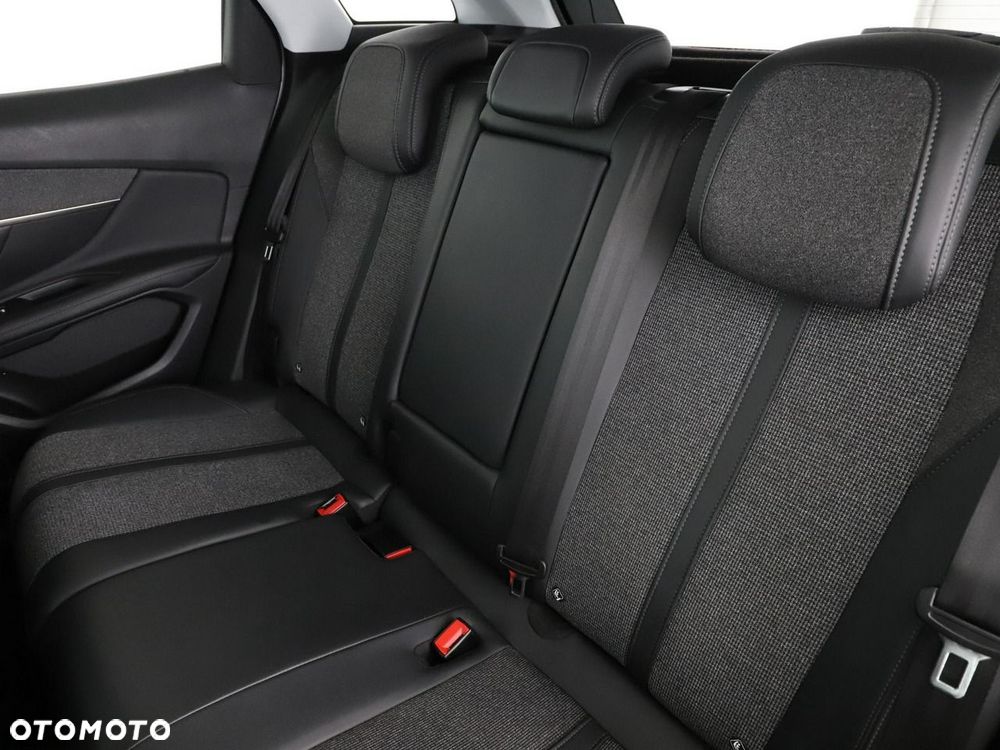 Peugeot 3008 1.2 PureTech Allure S&S EAT8 - 17