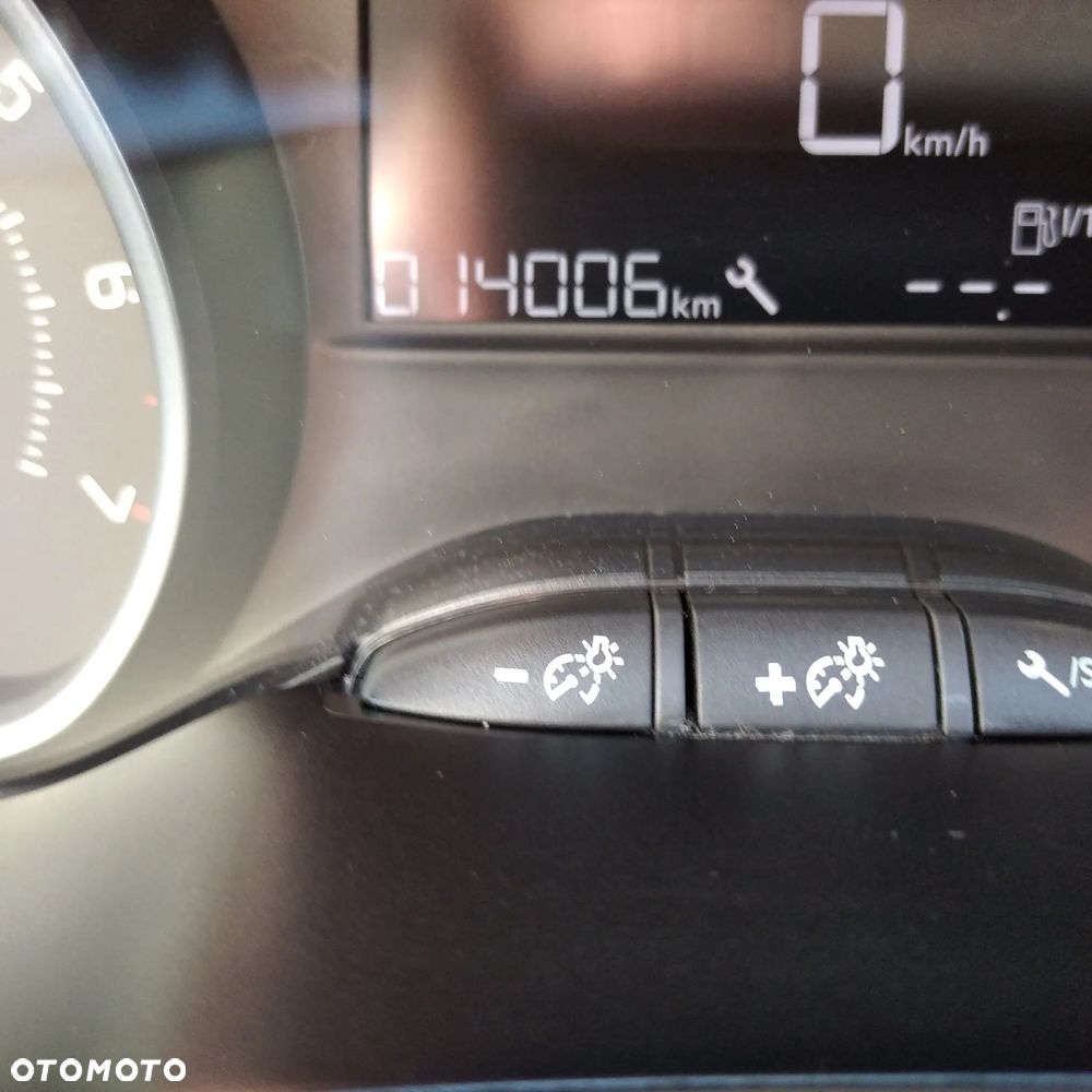 Peugeot 208 - 11