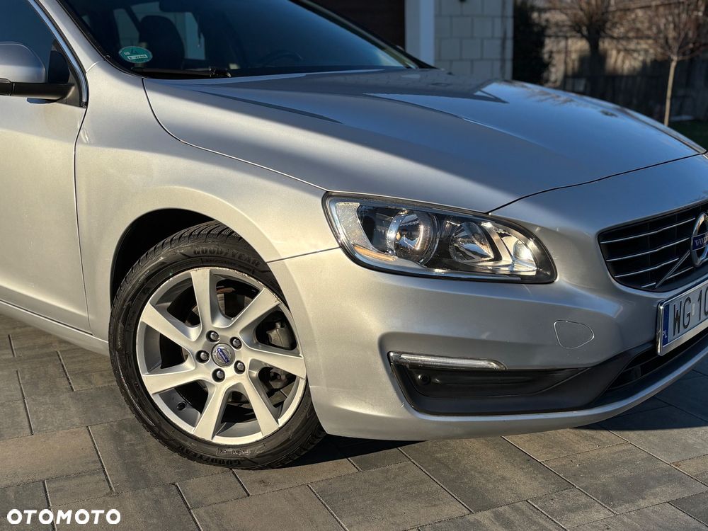 Volvo V60 D4 Geartronic Momentum - 10