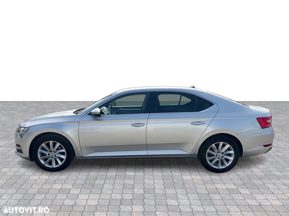 Skoda Superb 2023 photo 2