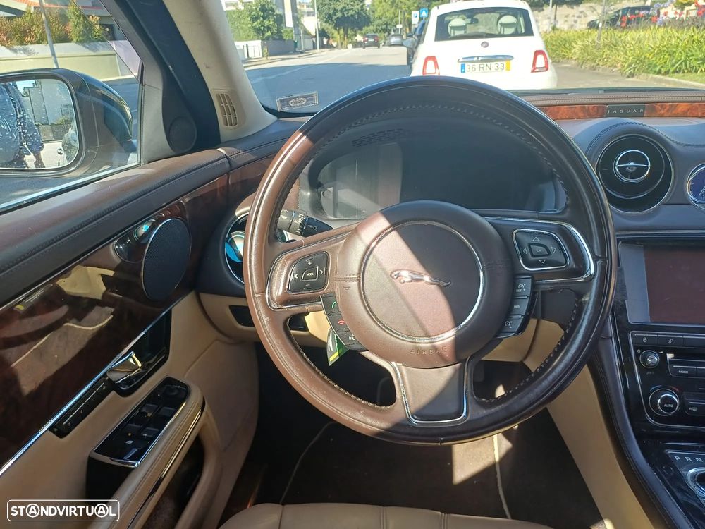 Jaguar XJ 3.0 D V6 Premium Luxury - 11