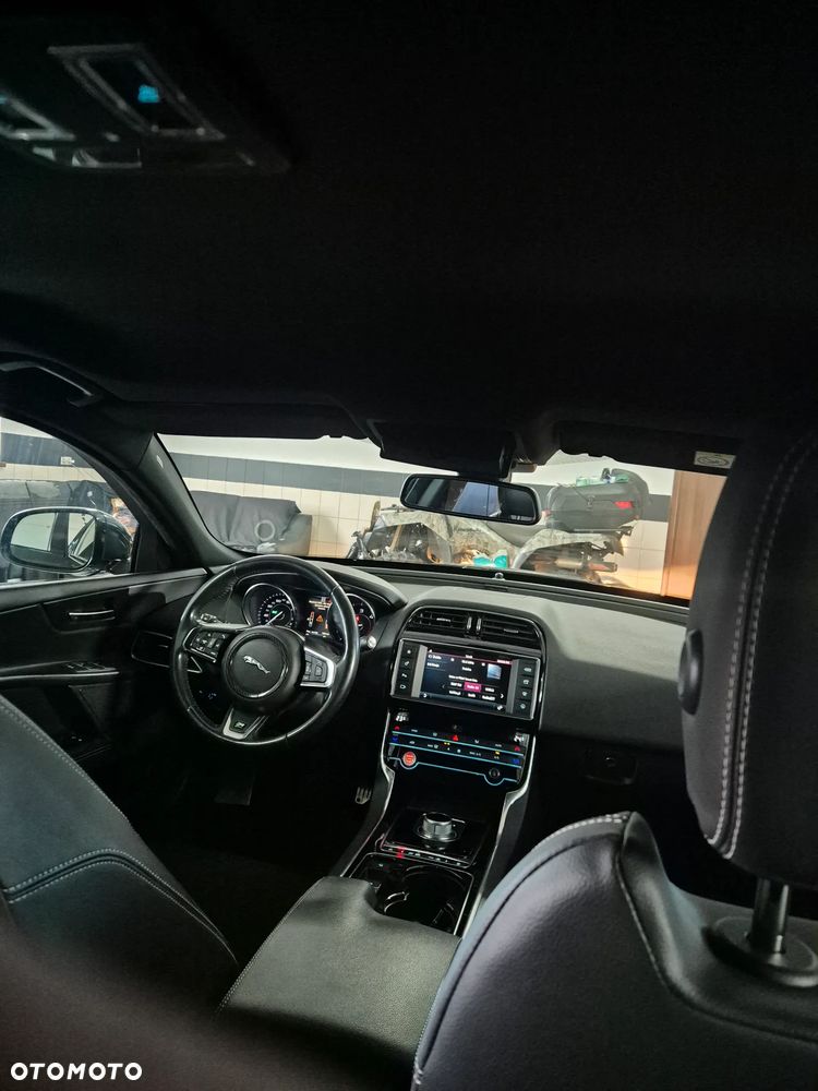 Jaguar XE 2.0 D R-Sport - 25