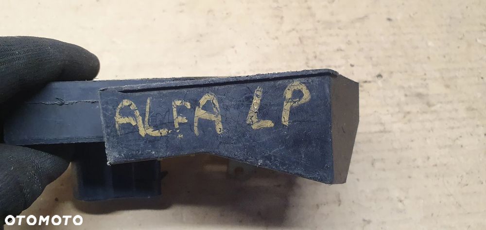 Zamek lewy przód przedni lewy Alfa Romeo 156 - 5