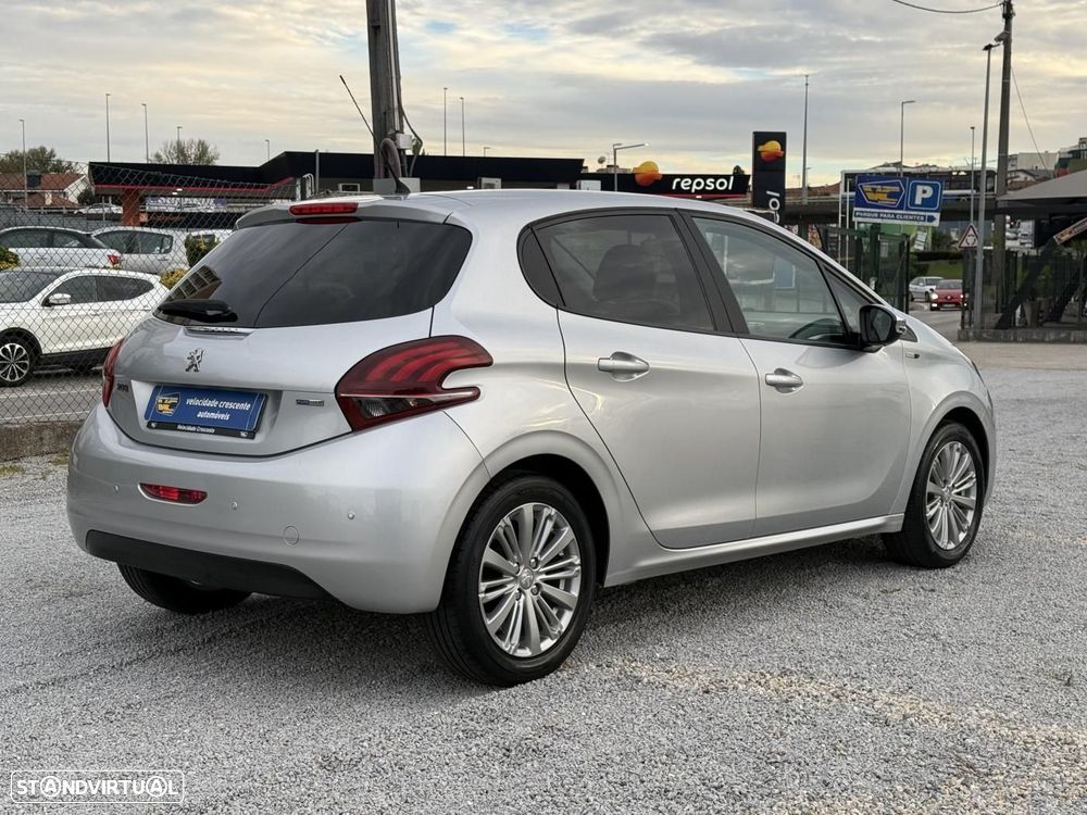 Peugeot 208 1.2 PureTech Style - 10