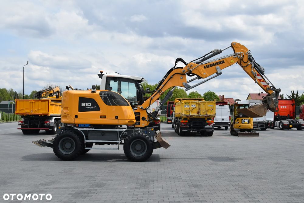 Liebherr A910 COMPACT / KOPARKA KOŁOWA / KABINA / KLIMATYTZACJA / SPYCH / PODPORY / DODATKOWY OSPRZĘT / SPROWADZONA - 4