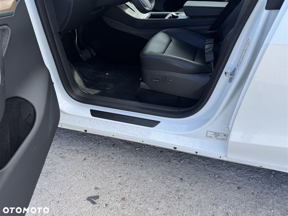Tesla Model Y - 20